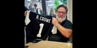 “Russell Crowe con la maglia dell’Ascoli Calcio in onore delle sue origini picene”
