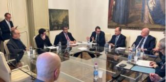 Si è insediata oggi pomeriggio, a Palazzo d’Orléans, l’unità di crisi regionale sull’agricoltura con l’obiettivo di individuare le strategie di intervento per il superamento delle emergenze che sta vivendo il settore in Sicilia: istituita dal presidente della Regione Siciliana, Renato Schifani, e presieduta dall’assessore all’Agricoltura, Luca Sammartino, la task force è composta dai dirigenti generali dei dipartimenti Agricoltura, Dario Cartabellotta, Attività sanitarie ed osservatorio epidemiologico (Dasoe), Salvatore Requirez, Acqua e rifiuti, Calogero Giuseppe Burgio, Protezione civile, Salvo Cocina, oltre al segretario generale dell’Autorità di bacino, Leonardo Santoro