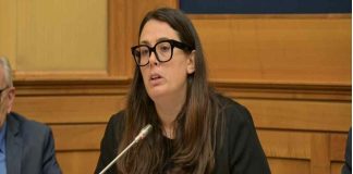 “Dal 2018 il mio lavoro non si è mai fermato e ricevo in continuazione segnalazioni di ingiusti e illegittimi allontanamenti dei minori: Ho continuato a presentare interrogazioni parlamentari, proposte di legge, di riforma del sistema affidi, della riforma della legge 54 del 2006 in tema di bigenitorialità, perché in casi in cui ci sono situazioni di violenza, in un contesto familiare, di maltrattamenti e abusi, è inammissibile che sia disposto un affido condiviso o che venga allontanato il minore dalla madre che ha presentato la denuncia e che non rappresenta pregiudizio per il minore”