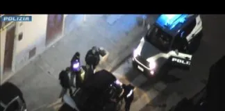 Gli agenti della Squadra Mobile e quelli del ‘Servizio centrale operativo’, su delega dei magistrati della Direzione distrettuale antimafia di Palermo, coordinata dal procuratore della Repubblica Maurizio de Lucia, nelle ore scorse hanno arrestato 9 persone accusate, a vario titolo, di associazione mafiosa, estorsione aggravata dal metodo mafioso, traffico di stupefacenti e detenzione illegali di armi