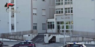 Un vero e proprio arsenale composto da armi e munizioni da guerra e comuni da sparo, un ingente quantitativo di marijuana, cocaina, eroina e hashish