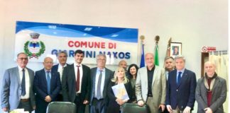 Si è svolto presso la Sala Consiliare del comune di Giardini Naxos il convegno “Primavere elleniche”, organizzato dall’assessorato alla Cultura e Turismo del Comune ionico, diretto da Fulvia Toscano, in collaborazione con la Comunità Ellenica dello Stretto e la Camera di Commercio italo-cipriota, durante il quale è stato sottoscritto un accordo di Rete fra le città di origini elleniche, fondate da coloni provenienti dalla Calcide Eubea