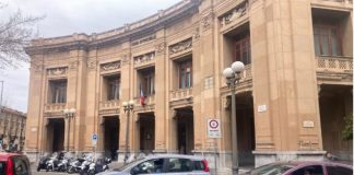 Prosegue il percorso del progetto “Messina, città di Antonello”, promosso dall’Amministrazione comunale, in collaborazione con l’associazione Antonello da Messina. In quest’ottica domani, giovedì 14 marzo, alle ore 9.30, presenti il sindaco Federico Basile e l’assessore alle Politiche culturali Enzo Caruso, si svolgerà in piazza Antonello la cerimonia di inaugurazione di quattro nuove targhe, che forniscono indicazioni biografiche dell’artista, a cui è dedicata e intitolata la piazza, e sono state realizzate con il contributo del Rotary Stretto di Messina