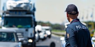 Esodo di Pasqua… i consigli degli agenti della Polstrada di Siracusa: in occasione delle prossime Festività Pasquali del 31 marzo e 1 aprile 2024, si prevede il consueto significativo incremento della circolazione stradale; in particolare, l’aumento del traffico in fase di rientro nelle giornate di lunedì 1° aprile (lunedì dell’Angelo) e martedì 2 aprile… dopo essere già stato intenso nei giorni di venerdì 29 e sabato 30 marzo 2024