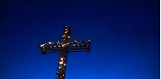 I riti di Pasqua con il Papa e con il cardinale De Donatis: il 30 marzo, Sabato Santo, alle 19.30 nella basilica di San Pietro, ha avuto inizio con il Santo Padre la Veglia pasquale, cui seguirà, il giorno dopo alle 10.00, la Messa in piazza San Pietro, con alle 12.00 il consueto Messaggio “Urbi et Orbi” dalla loggia centrale della basilica