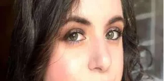 Roccalumera si unisce in un commosso omaggio alla memoria di Simona Sturiale, giovane donna di soli 27 anni, la cui prematura scomparsa ha lasciato un vuoto nel cuore della comunità: il suo sorriso si è spento inaspettatamente e ha gettato nello sconforto familiari, amici e l’intera comunità, ancora increduli per la perdita di un’anima così giovane