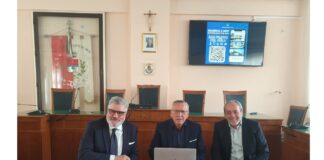 Un’applicazione semplice, facile da usare, funzionale, per comunicare più agevolmente con i cittadini: la presentazione ufficiale della nuova App di servizi ha avuto luogo questa mattina presso la sala giunta del comune di San Filippo del Mela, alla presenza del sindaco, Gianni Pino e del vicesindaco Valentino Colosi