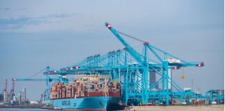 Da quando è scoppiata la crisi del Canale di Suez, ogni giorno circa 2 milioni di container “cercano casa” nel Mediterraneo: se Rotterdam è il porto ideale per la logistica (infatti, con una sola operazione il container viene sbarcato dalla nave e, tramite il nodo logistico intermodale, viene caricato su treno veloce e portato a destinazione), purtroppo il Mediterraneo è privo di strutture del genere… però, dalla fine del 2023 Rotterdam ha perso dal 6 al 10% del solito traffico, quota che si è riversata nel Mare Nostrum… infatti, per compensare i maggiori costi di trasporto, caro-noli e assicurazioni, gli armatori preferiscono accorciare le rotte della catena logistica e del valore… quotidianamente 40 navi continuano ad attraversare Suez, mentre altre 30 compiono il periplo dell’Africa e rientrano nel Mediterraneo dallo Stretto di Gibilterra