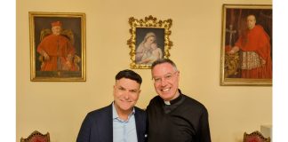 L’On. Massimo Romagnoli, ex deputato di Forza Italia originario di Capo d’Orlando e oggi Presidente della V Commissione CGIE “Promozione del Sistema Italia all’Estero”, ha avuto un intenso e toccante incontro con S.E. Mons. Cesare Di Pietro, vescovo ausiliario dell’Arcidiocesi di Messina-Lipari-Santa Lucia del Mela