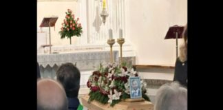 A Sinagra una piccola comunità in provincia di Messina, oggi 16 aprile 2024 è stato il momento della riunione presso la Chiesa Madre di San Michele Arcangelo, luogo nel quale i presenti hanno dato l’ultimo saluto a Vincenzo Franchina, il giovane tecnico di 35 anni tragicamente scomparso nell’esplosione della Centrale idroelettrica sul lago di Suviana in Emilia Romagna