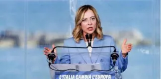 Il discorso di Giorgia Meloni alla kermesse di Fratelli d’Italia a Pescara fa il pieno sui giornali: il senso della strategia della Premier è chiaro, ma tutti si appassionano di più alla trovata comunicativa