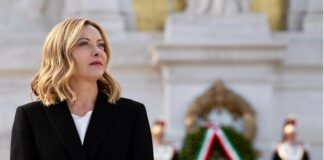 In occasione del 79° Anniversario della Liberazione, il Presidente del Consiglio, Giorgia Meloni, ha partecipato alla cerimonia di deposizione di una corona d’alloro