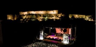 Torna dal 10 al 12 agosto Mish Mash Festival, in un luogo estremamente suggestivo sullo sfondo delle Isole Eolie: Mish Mash è il Festival musicale, giunto all’ottava edizione, che celebra il melting pot culturale che ha attraversato il simbolo della città di Milazzo e tutta l’intera isola… la sua cittadella fortificata arabo-Normanno, il forte più grande di Sicilia