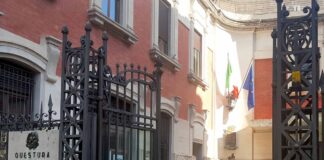 Il Questore di Messina, Annino Gargano, ha ordinato il trasferimento di un cittadino tunisino, accusato di favoreggiamento dell’immigrazione clandestina, al Centro di Permanenza per il Rimpatrio di Potenza