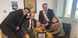 L’assessore Massimiliano Minutoli ha portato gli auguri a nome del Sindaco di Messina… Federico Basile alla signora Anna Ammendolia, nata il 16 aprile del 1924, che ieri ha raggiunto il lusinghiero traguardo dei cento anni