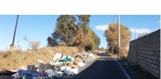 “Le discariche abusive rappresentano sempre un problema e una grossa sconfitta per l’intera collettività, ma quando le montagne di spazzatura, piena di materiali pericolosi e altamente infiammabili, si trovano a pochi passi da una struttura sensibile come l’ospedale ‘San Marco’, nel quartiere di Librino a Catania, ecco che la questione si aggrava ulteriormente: Lungo lo stradale Bummacaro sono chilometri e chilometri di totale abbandono dove chiunque butta quello che vuole e dove transitano macchine, camion e mezzi di soccorso”