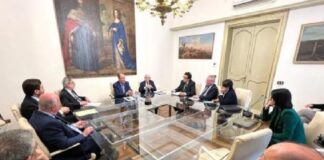 L’avvio di un tavolo aperto con il governo nazionale, e in particolare col ministero dell’Economia, per sostenere la richiesta già avanzata dall’Anci nazionale di un provvedimento legislativo che sposti dal 30 aprile al 30 giugno la scadenza per la presentazione del Piano economico finanziario (Pef), il documento con il quale i Comuni stabiliscono annualmente le tariffe per la gestione dei rifiuti: è una delle proposte ieri mattina a Palazzo d’Orléans, a Palermo, nel corso dell’incontro tra il presidente della Regione, i vertici dell’Anci Sicilia e i rappresentanti delle Città metropolitane