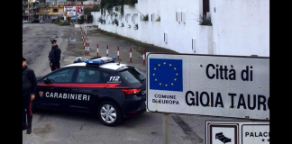 Durante le trascorse ore…, nel corso dell’esecuzione di un servizio mirato di controllo del territorio finalizzato alla verifica di abusi idrici e alla regolarità di alcune attività commerciali, i carabinieri di Gioia Tauro hanno svolto dei controlli all’interno di due autolavaggi