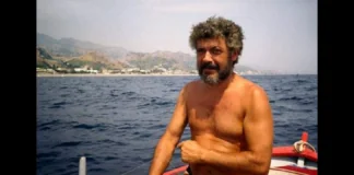 “Matteo, conosciuto come Uccio, ha un legame da sempre con Cola: come Cola, appena ha guardato oltre le mura di casa, ha incontrato il blu del mare… un blu di vento e di sole, che sa di sapienza antica, di avventura e di sale”