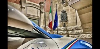 I poliziotti dell’UPGSP di Messina nelle ore scorse hanno arrestato un messinese di 23 anni per il tentato furto aggravato commesso nottetempo ai danni della filiale Bartolini, sita sulla SS 114, bivio Galati