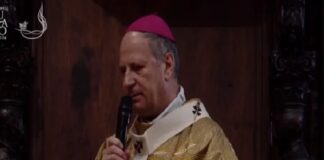 “Una società che vuole essere umana deve mettere al centro la persona e non le statistiche, la carità e non i like, l’incontro con gli altri e non le visualizzazioni sterili, che il più delle volte sono segno di solitudini infinite”