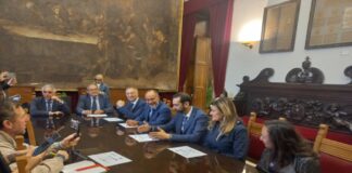 Domani, sabato 4 maggio, alle ore 10, nella palestra “Gaetano Alessandro” dell’ospedale Piemonte, si svolgerà il corso “BLSD – Insieme per la Vita”: l’iniziativa è stata illustrata oggi a palazzo Zanca, alla presenza del sindaco Federico Basile e dell’assessora alle Politiche della Salute Alessandra Calafiore