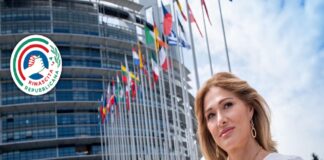 “Sto vivendo i momenti più difficili e devastanti della mia vita: Il dolore è inimmaginabile… prego tutti di astenersi da speculazioni sulle cause della morte di mio marito… ci sono indagini in corso, lasciamo lavorare la polizia”