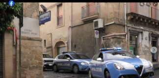 Nella giornata odierna personale della Polizia di Stato della Squadra Mobile della Questura di Enna e del Commissariato di P.S. di Leonforte ha eseguito l’Ordine di Esecuzione per la Carcerazione – ex art. 656 comma 1 c.p.p. -, emesso dalla Procura Generale della Repubblica presso la Corte di Appello di Caltanissetta – Ufficio Esecuzioni Penali -, nei confronti di dodici persone condannate, a vario titolo, in via definitiva dalla Suprema Corte di Cassazione per associazione a delinquere di stampo mafioso, associazione finalizzata al traffico di stupefacenti, traffico di sostanze stupefacenti, nonché per rapina ed estorsione