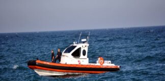 Si tuffa in mare e non torna dalla compagna: scomparso giovane turista a Milazzo