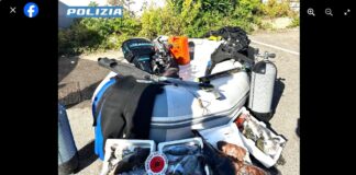 Nella notte tra il 21 ed il 22 maggio scorsi, i poliziotti delle Volanti della Questura di Messina – nel tratto di spiaggia a ridosso della via Don Blasco – hanno intercettato tre soggetti sorpresi al rientro da una battuta di pesca notturna, irrogando nei loro confronti le sanzioni amministrative previste per la pesca illegale, in quanto svolta con attrezzature ed in orario non consentiti dalla normativa vigente