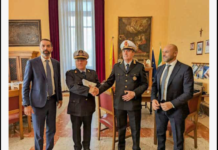 Oggi, a Palazzo Zanca, alla presenza del sindaco Federico Basile e del direttore generale Salvo Puccio, si è tenuto un significativo evento: il passaggio di consegne al vertice del Corpo di Polizia Municipale di Messina. In questa cerimonia, il Comandante uscente, Maurizio Cannavò, ha passato il testimone al nuovo capo, Giovanni Giardina