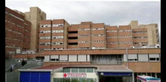 Un uomo è stato adescato online, si è recato in un lido per un appuntamento, ma quando è arrivato è stato brutalmente aggredito, sequestrato per ore e rapinato