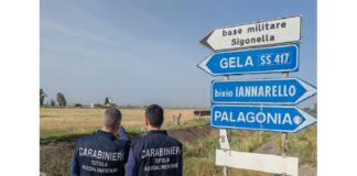 Il Reparto Carabinieri Tutela Agroalimentare di Messina ha eseguito un Decreto emesso dall’Ufficio del Giudice per le Indagini Preliminari presso il Tribunale di Catania su richiesta della Procura Europea – Ufficio dei Procuratori Europei delegati per la Sicilia con sede in Palermo – che ha disposto il sequestro preventivo di denaro e disponibilità finanziarie o, anche per equivalente, di altri beni o utilità per oltre 441mila euro, a carico di tre soggetti riconducibili, a vario titolo, ad una ditta individuale operante nella provincia di Catania