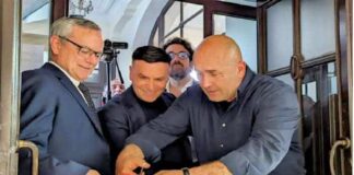 Ieri, la città di Messina ha ospitato un’importante serie di eventi organizzati da Alternativa Popolare in vista delle prossime elezioni Europee dell’8 e 9 Giugno: l’intensa giornata è iniziata alle 16:00 con l’inaugurazione della nuova sede in via Sant’Agostino 4, alla presenza del Presidente Paolo Alli, del coordinatore nazionale Stefano Bandecchi, del coordinatore regionale Alfonso Alaimo e del candidato alle prossime elezioni Europee Massimo Romagnoli… alle 17:00 si è tenuta una conferenza stampa che ha offerto l’opportunità di conoscere da vicino il programma e le proposte di Alternativa Popolare