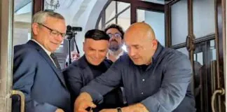 Ieri, la città di Messina ha ospitato un’importante serie di eventi organizzati da Alternativa Popolare in vista delle prossime elezioni Europee dell’8 e 9 Giugno: l’intensa giornata è iniziata alle 16:00 con l’inaugurazione della nuova sede in via Sant’Agostino 4, alla presenza del Presidente Paolo Alli, del coordinatore nazionale Stefano Bandecchi, del coordinatore regionale Alfonso Alaimo e del candidato alle prossime elezioni Europee Massimo Romagnoli… alle 17:00 si è tenuta una conferenza stampa che ha offerto l’opportunità di conoscere da vicino il programma e le proposte di Alternativa Popolare