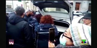 “Il 6 giugno 2024 si svolgerà nel Tribunale di Messina la prima udienza del processo a carico di tre membri del Circolo Pickwick, accusati di gravi reati dal comandante della Polizia urbana Giovanni Giardina e dall’ispettore capo Cosimo Peditto come parti offese per i fatti di piazza Lo Sardo del 31 ottobre 2021, culminati nel tentativo di sequestro dei libri esposti sulle bancarelle (vedere su YOUTUBE Avocazione – Pickwick)”