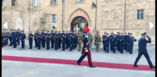 In piazza Parlamento a Palermo si è svolta la cerimonia di celebrazione del 210° anniversario della fondazione dell’arma dei carabinieri: alla presenza delle più alte cariche civili e militari e del comandante della legione carabinieri “Sicilia” generale di divisione Giuseppe Spina, è stato schierato un battaglione di formazione composto dai comandanti delle stazioni carabinieri e dai numerosi assetti operativi e delle unità specializzate presenti in Sicilia, espressione delle varie organizzazioni di cui si compone l’arma, nonché una rappresentanza della locale Associazione nazionale carabinieri
