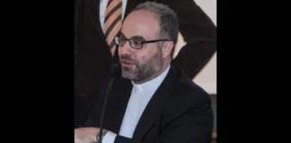 “Ieri pomeriggio, a Palermo dove risiedeva e lavorava, è venuto a mancare improvvisamente il nostro compaesano Giampaolo Abeltino (in famiglia e per gli amici Gianni): Aveva 60 anni”