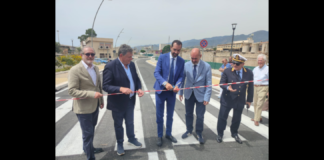 Il sindaco di Messina Federico Basile e il vicesindaco Salvatore Mondello hanno presenziato questa mattina all’apertura del tratto ex Rifotras della nuova via Don Blasco, unitamente ai responsabili dell’impresa, al direttore lavori Antonio Rizzo, accompagnato dai suoi collaboratori