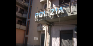 Nei giorni scorsi…, gli agenti del Commissariato di Pubblica Sicurezza di Adrano hanno denunciato in stato di libertà un cittadino adranita di anni 35, per il reato di porto ingiustificato di armi o oggetti atti ad offendere, procedendo, altresì, a sanzionarlo ai sensi del C.d.S. per non essersi arrestato ad ALT Polizia, nonché a segnalarlo alla competente Prefettura di Catania in quanto consumatore di sostanza stupefacente ai sensi dell’art. 75 del D.P.R. 309 del 1990