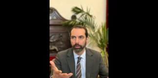 “Renato chi…? Con lo stesso garbo con il quale leggo la nota dell’ex sindaco Accorinti, mi preme per onore di cronaca e di verità vera sottolineare alcuni aspetti che non vogliono minimamente denigrare il grandissimo operato di un sindaco che ha lasciato tanti ‘segni in città’'”