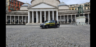 Per delega del Procuratore della Repubblica di Napoli, si comunica che, nel corso dell’operazione interforze oggetto del comunicato stampa diramato in data 1° luglio u.s., la Squadra Mobile di Napoli, il Nucleo Investigativo dei Carabinieri di Napoli, il Nucleo di Polizia Economico-Finanziaria di Napoli e lo S.C.I.C.O. della Guardia di Finanza hanno rinvenuto e sottoposto a sequestro denaro contante per oltre 4 milioni di euro, in aggiunta a numerosi preziosi, oggetti aurei, diamanti e 48 orologi di lusso il cui valore – ingentissimo e comunque non inferiore a 5 milioni di euro – è in corso di stima