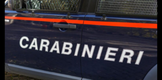 Una donna è stata uccisa a Roma dal suo ex compagno che le ha esploso contro un colpo di fucile a canne mozze in via degli Orseolo, nel quartiere di Corviale, poco prima delle 14