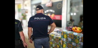 Siracusa – contrasto al degrado urbano – si sono protratte sino a tarda serata le operazioni di prevenzione e sicurezza in Ortigia e nelle zone limitrofe e del quartiere della Borgata – sanzionati alcuni esercizi commerciali e un parcheggiatore abusivo – rintracciati due cittadini stranieri irregolari che saranno espulsi: dal pomeriggio di ieri e sino a tarda sera, si è svolto un servizio interforze di controllo del territorio finalizzato al contrasto del degrado urbano e ai comportamenti illegali in generale