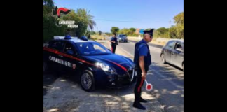 I Carabinieri della Sezione Operativa del NOR della Compagnia di Ragusa, nel corso di mirati servizi tesi al contrasto dello smercio di nel centro storico, hanno tratto in arresto, in flagranza di reato, per il reato di detenzione ai fini di spaccio di sostanze stupefacenti, un 24enne gambiano, senza fissa dimora, con precedenti di polizia specifici, e un 58enne albanese, disoccupato, incensurato