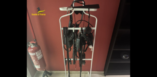 Il Tribunale di Trani, sezione G.I.P., ha adottato – su richiesta della Procura della Repubblica di Trani ed all’esito di un’indagine coordinata dalla stessa Procura e svolta dal Gruppo Barletta della Guardia di Finanza – un provvedimento cautelare personale e reale a carico di due soggetti, sottoposti ad indagini per aver favorito e sfruttato la prostituzione di numerose giovani donne, operanti presso un apparente centro massaggi ubicato nella città di Barletta