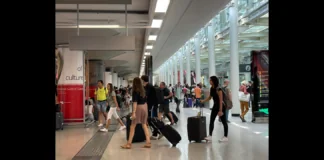 L’eruzione in corso dell’Etna ha portato alla chiusura l’aeroporto di Catania nella giornata di oggi, martedì 23 luglio: alla chiusura dello scalo di Catania seguiranno pesanti disservizi che subiranno i passeggeri… le compagnie aeree stanno avvisando i passeggeri, comunicando loro, la cancellazione o la diversa destinazione in altro scalo, come quello palermitano o trapanese