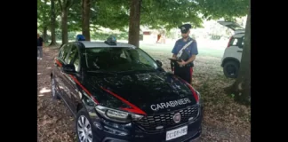 Avrebbero abusato di giovani donne, dopo averle attirate con il pretesto di realizzare servizi fotografici e cinematografici nell’Albese e nel Braidese, in Piemonte, per giunta con la scusa di una campagna di sensibilizzazione contro la violenza sulle donne