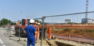 Terna rende noto che da oggi giovedì 11 luglio, avvierà all’Annunziata i lavori delle opere civili funzionali alla realizzazione dell’elettrodotto in cavo interrato “Approdo Sottomarino – SE Annunziata”: i cantieri, che inizieranno domani e avranno una durata di circa 40 giorni, interesseranno, in coordinamento con il Comune di Messina, un tratto di viale Annunziata di circa 60 metri