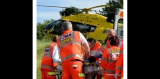 Il 20 luglio, a una festa in una discoteca nel Varesotto, era stato vittima di un pestaggio da parte del personale del locale…, poi era andato in ospedale e dimesso con una prognosi di tre giorni, tanto che era partito serenamente per le vacanze: un ragazzo di 23 anni, Omar Bassi, è morto il 5 agosto a Reggio Calabria, dove era in vacanza per un’emorragia cerebrale